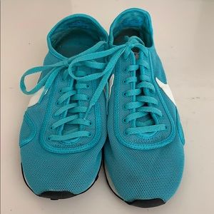 Retro Nike’s - turquoise